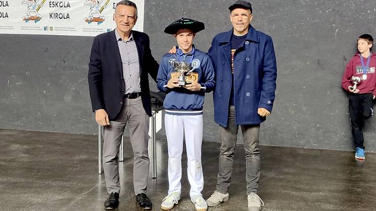 Iker Izagirre pilotaria Gipuzkoako txapeldun