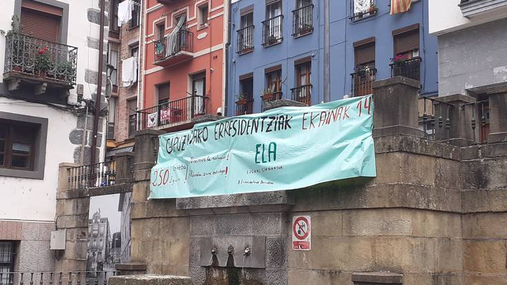 Egoitzako langileek ere bat egin dute grebarekin