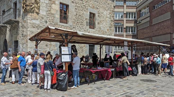 Altzolako auzo elkartekoek banatu dituzte maiatzeko ferian zozkatu zituzten opariak