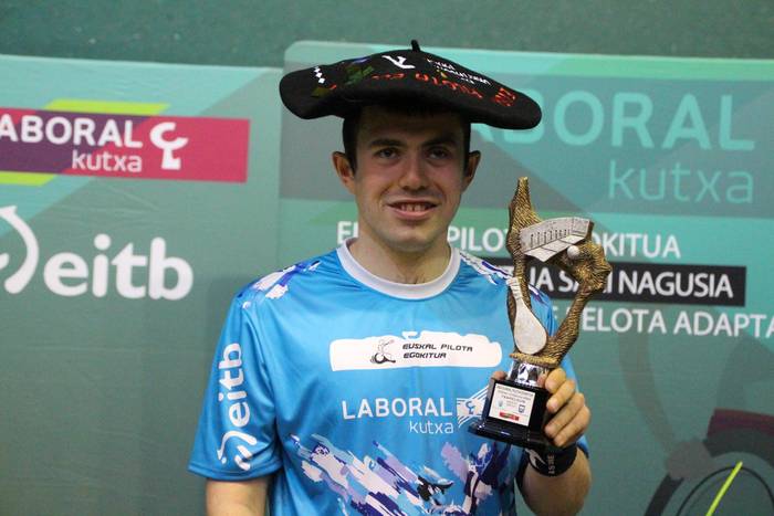 Jurdan Arakistain, palista: "Mallabiarrei eta denei esango nieke etortzeko igandean frontoira gu ikustera"