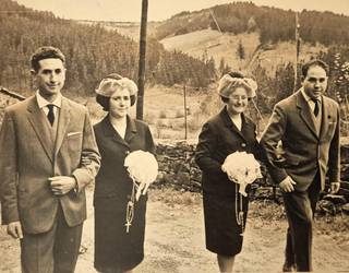 Ahizpa bikien ezkontza