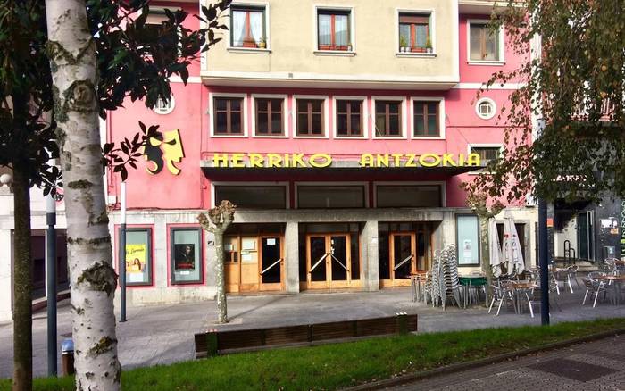 Herriko Antzokiko emanaldiak orduan hasteko neurriak hartu ditu Udalak