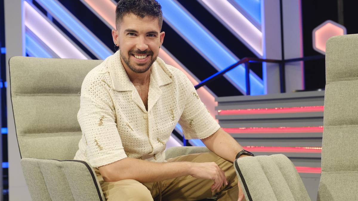 Sergio Izan, aurkezlea: “Vascos por el Mundo programan lan egitea oparia da”