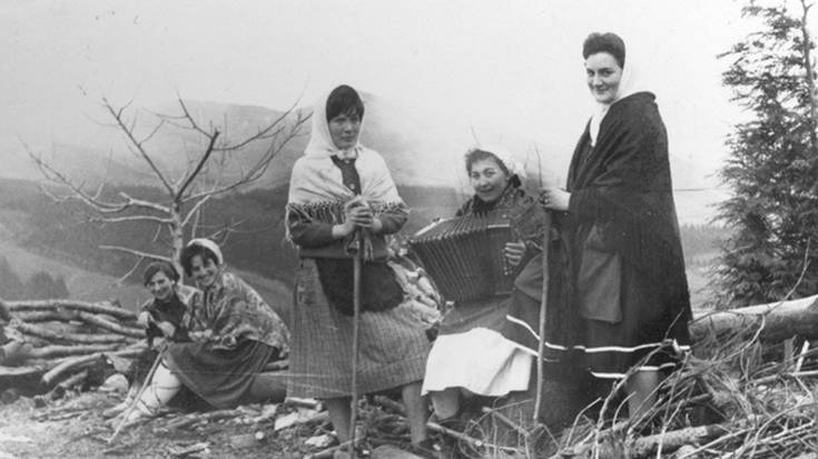 Santa eskeko abeslariak