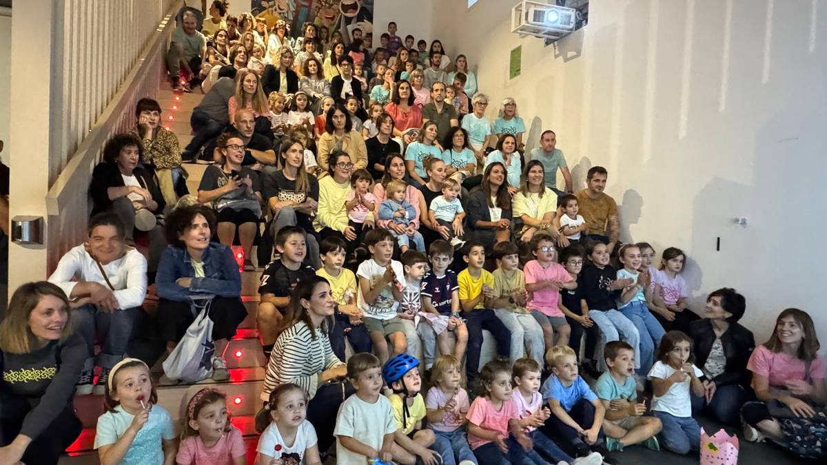 Kilometroak jaiaren arduradunek komunitateari eskerrak eman dizkiote