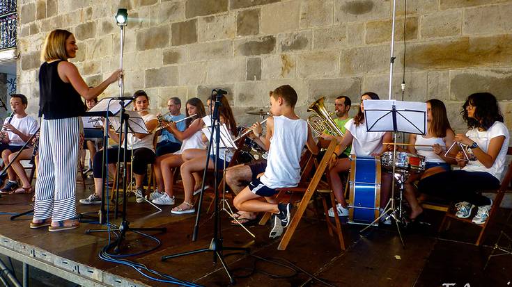 Rocka, euskal kantuak eta gehiago bihar, Udaberriko kontzertuan