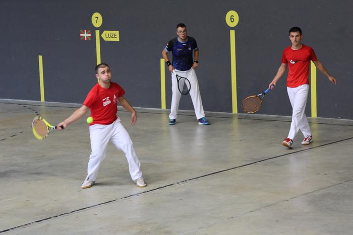 Frontenis txapelketako lehenengo partiduak jokatuko dituzte bihar, asteazkena, Mendaron