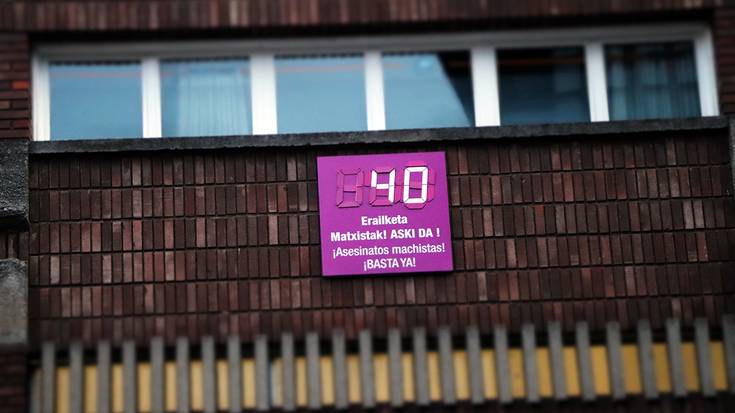 Hilketa matxistak kontatzeko markagailua jarri du Udalak Merkatu Plazan
