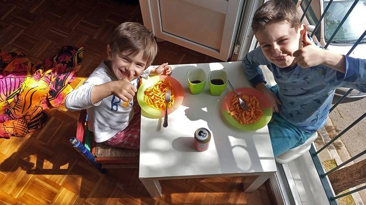 Zer egiten ari dira umeak etxean konfinamendua arintzeko?