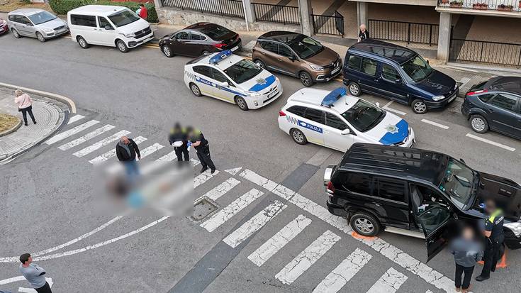 Auto batek oinezko bat jo du Urazandin