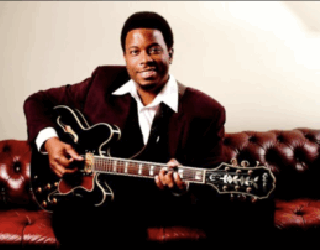 Bi sarrera QUINN DEVAUX-en kontzerturako