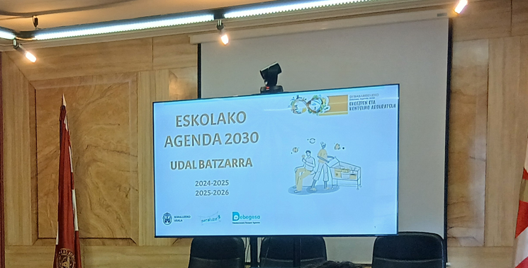 Soraluze BHIko azoka solidarioaren proiektuaren balorazioa aurkeztu da Udalbatzarrean, Eskola Agenda 2030 ekimenaren baitan