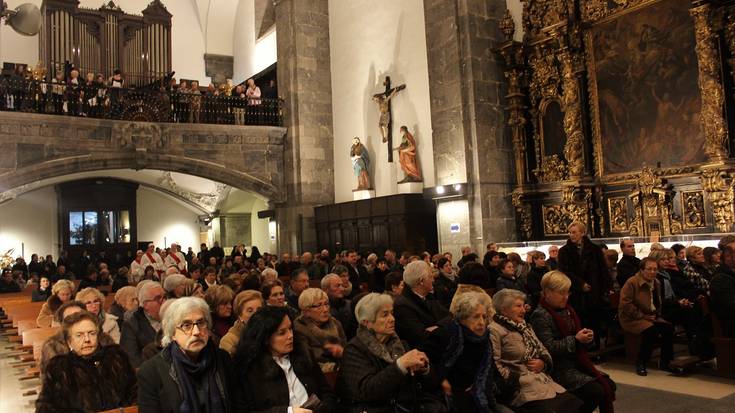 Mezarik eta hiletarik ez ematea erabaki du San Bartolome parrokiak bigarren fasean sartu arte