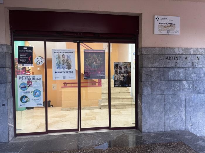 Gutxieneko zerbitzuekin jardungo dute osasun zerbitzuetan