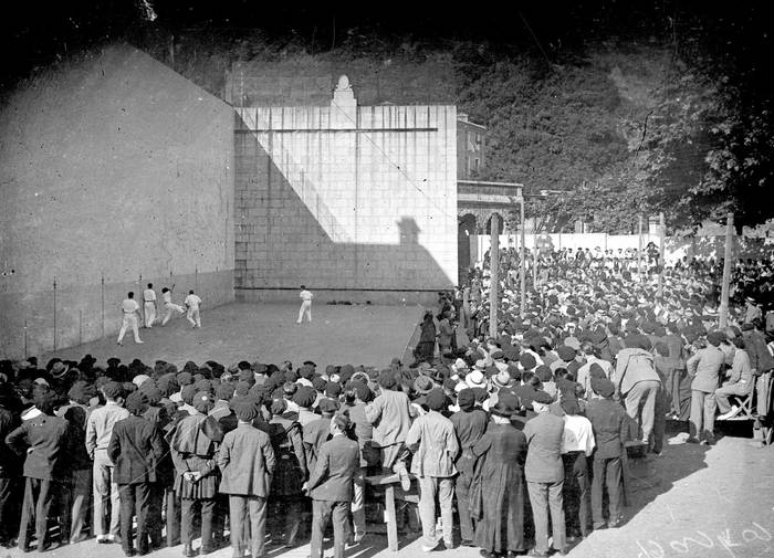 Pilota partida historikoa: bikotea hirukotearen aurka