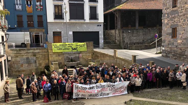 150 bat lagun gaur ere protestan