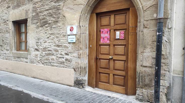 Debako Udalak euskara ikasteko laguntzen deialdi berria ireki du