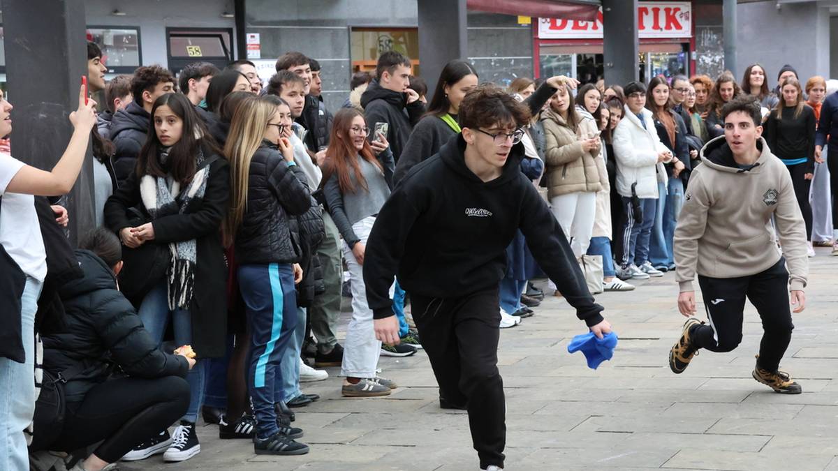 Maalako parkean ospatu dute Euskararen Nazioarteko Eguna gaur Meka ikastetxekoek