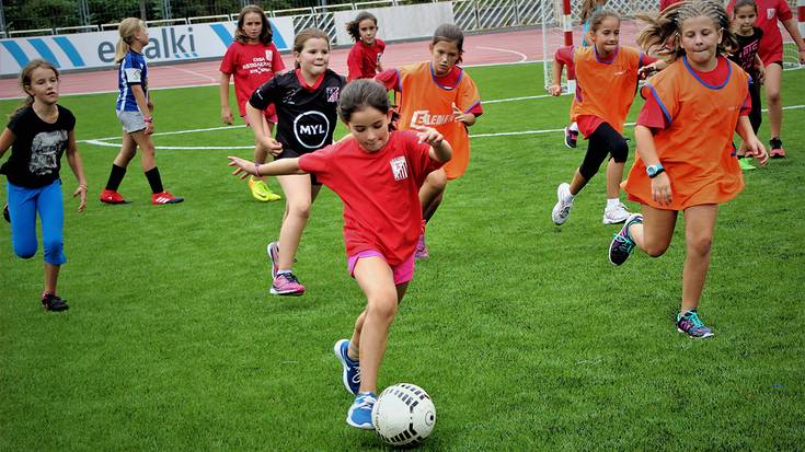 2010etik 2012ra jaiotako neska-mutilek CD Elgoibarren APP bidez eman beharko dute izena Futbol Eskolan
