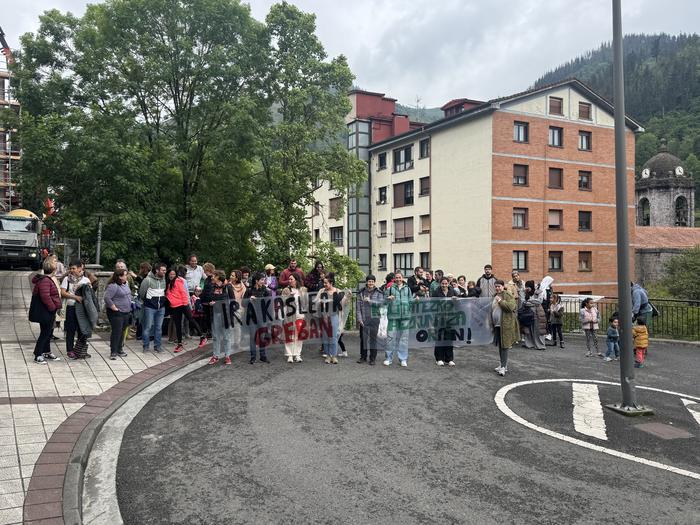 Akordioa lortu eta bertan behera laga dituzte datorren asterako Hezkuntzako grebak eta mobilizazioak