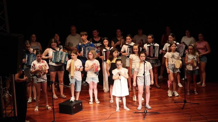 Trikiti, pandero eta txistu ikasleek hasi dituzte Ameikutz musika eskolaren ikasturte amaierako jaialdiak